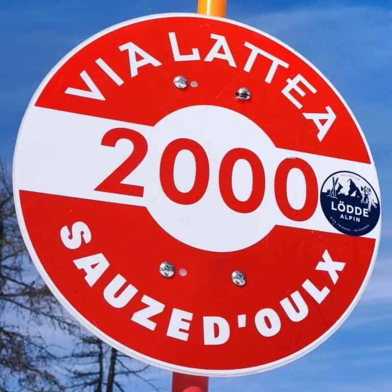 Sauze d'oulx piste map marker. Ski snow conditions, red home run 2000 for intermediates, advanced, not beginners. Tree lined runs in the Via Lattea, in December runs open included. Sauze d'Oulx Lift pass prices here to give you access to all the slopes